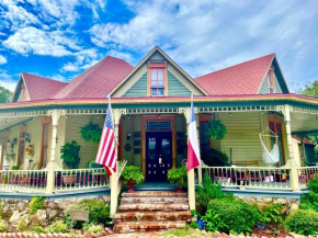 Irishette - Charming Suite in 1893 Victorian Home